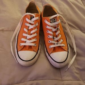 Converse men's 6 women's 8